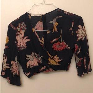 Pull&Bear sleeved crop top
